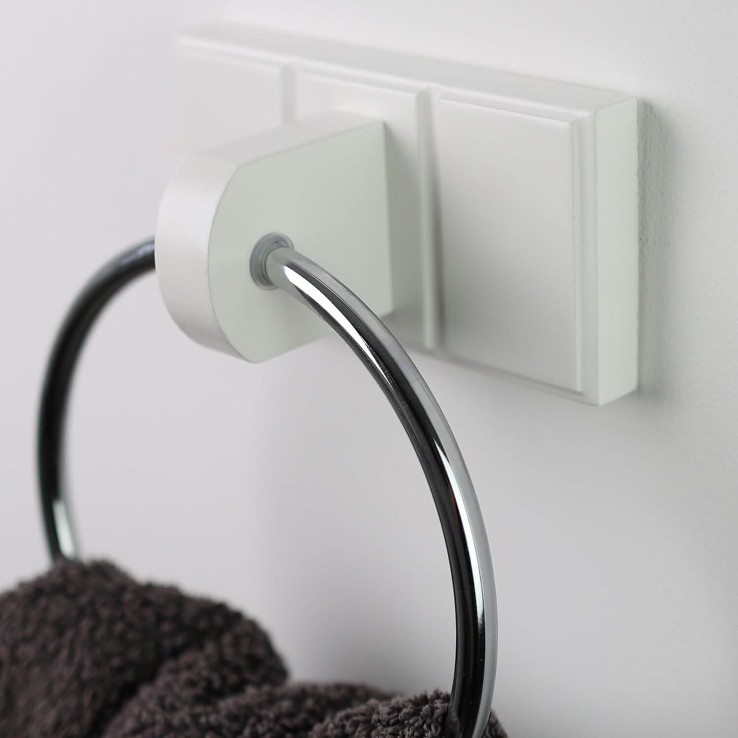 Towel Holder Black Chrome Plated Towel Rail Bath Towel Ring Wall Mounted